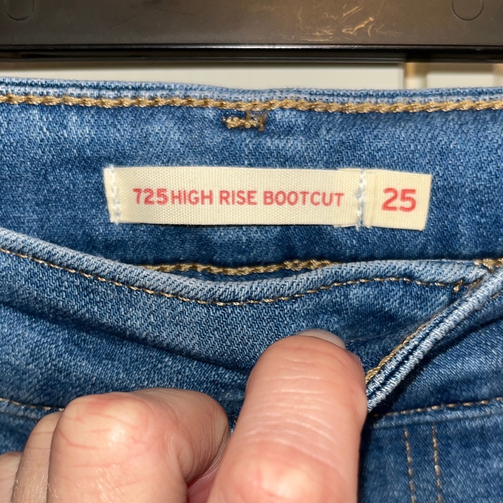 Levi's 725 High Rise Bootcut - Picture 3 of 7